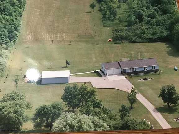2nd image of 3208 Island Hwy