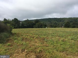 18 Micky Mantle Ct, Berkeley Springs, WV 25411