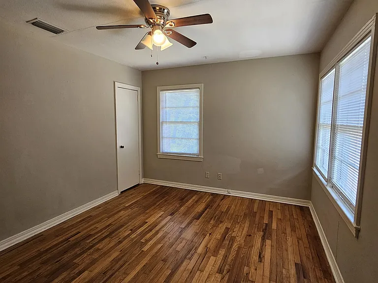 124 S Franklin Blvd — Photo 22