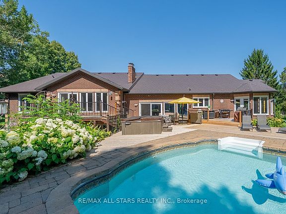 2nd image of 64 Woodbridge Cir