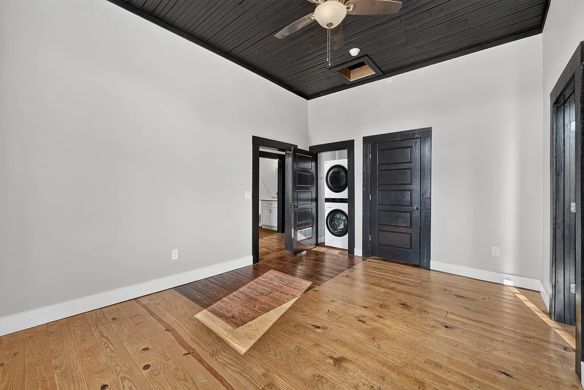2 bed, $1,200 — Photo 1