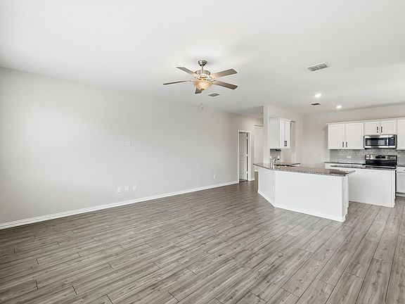4th image of 716 Biscay Way