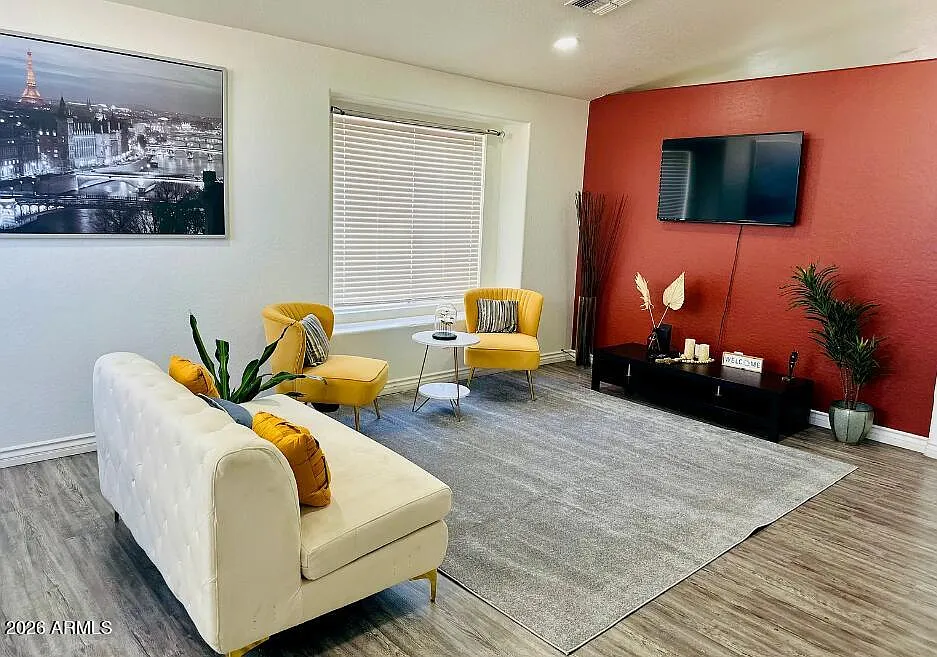 4 bed, 2.0 bath, 1720 sqft, $2,499 — Photo 2