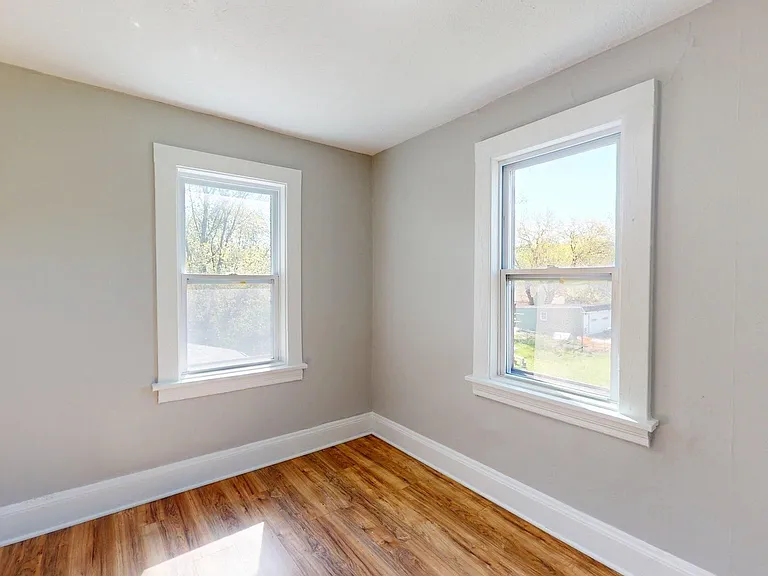 3149 W 32nd St — Photo 10