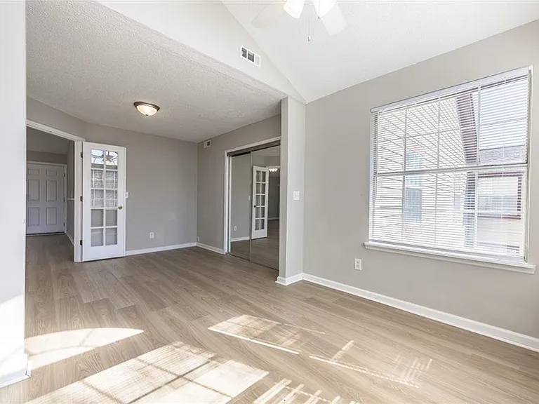 1107 Sandy Lane Dr — Photo 17