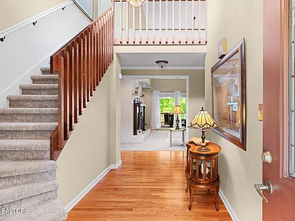 2nd image of 270 Lone Ridge Ln