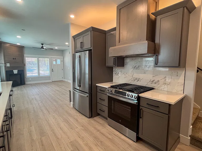 1204 W Dairy Farm Ln — Photo 17