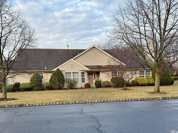 3 Pine Valley Rd, Lakewood, NJ 08701