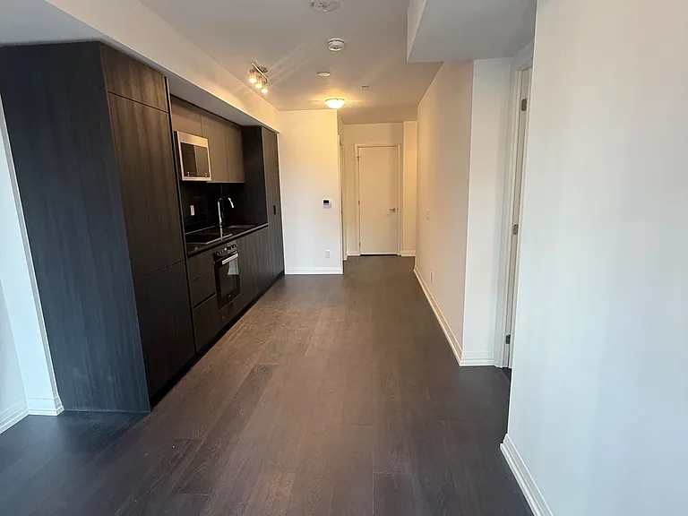 400 King St W #1106 — Photo 15