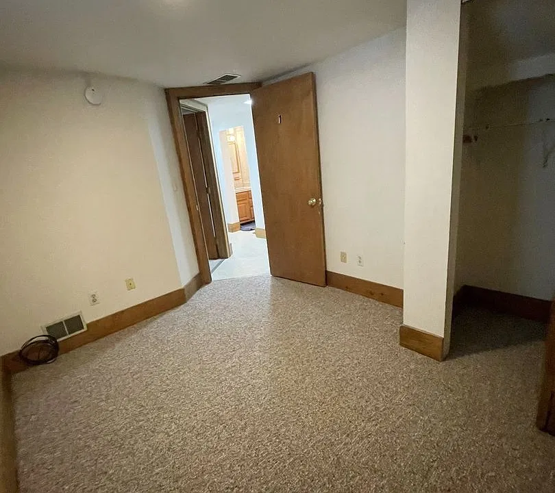 203 E Davis Ave