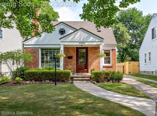 10482 Hart Ave, Huntington Woods, MI 48070