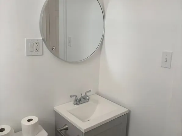 73 Pixlee Pl, Bridgeport, CT 06610