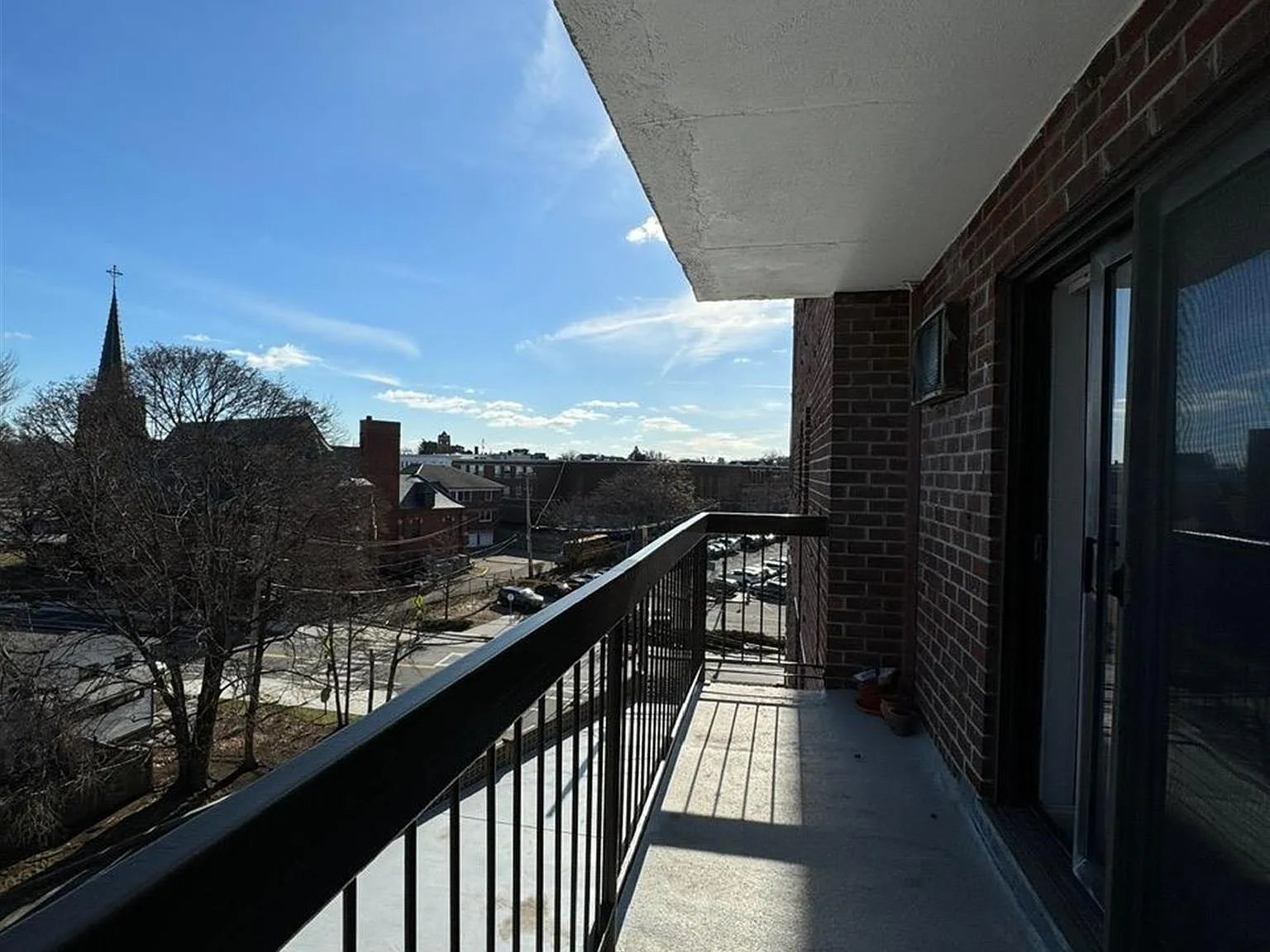 1 bed, 734 sqft, $2,450 — Photo 3