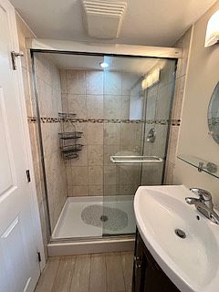 Bathroom shower - 2nd pic