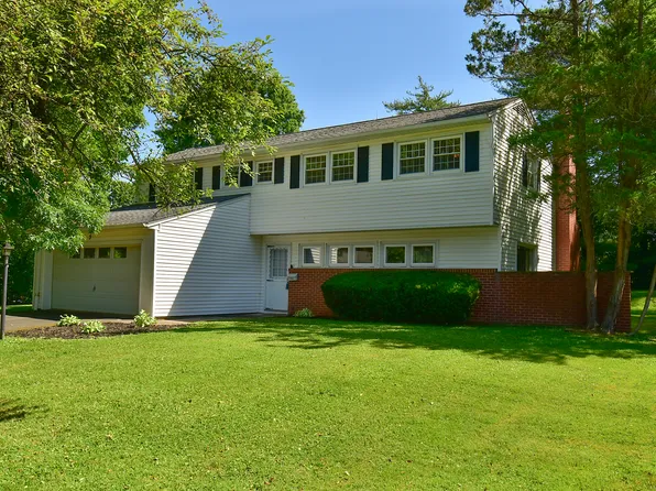 5 Laurel Lane, Bloomfield, CT 06002