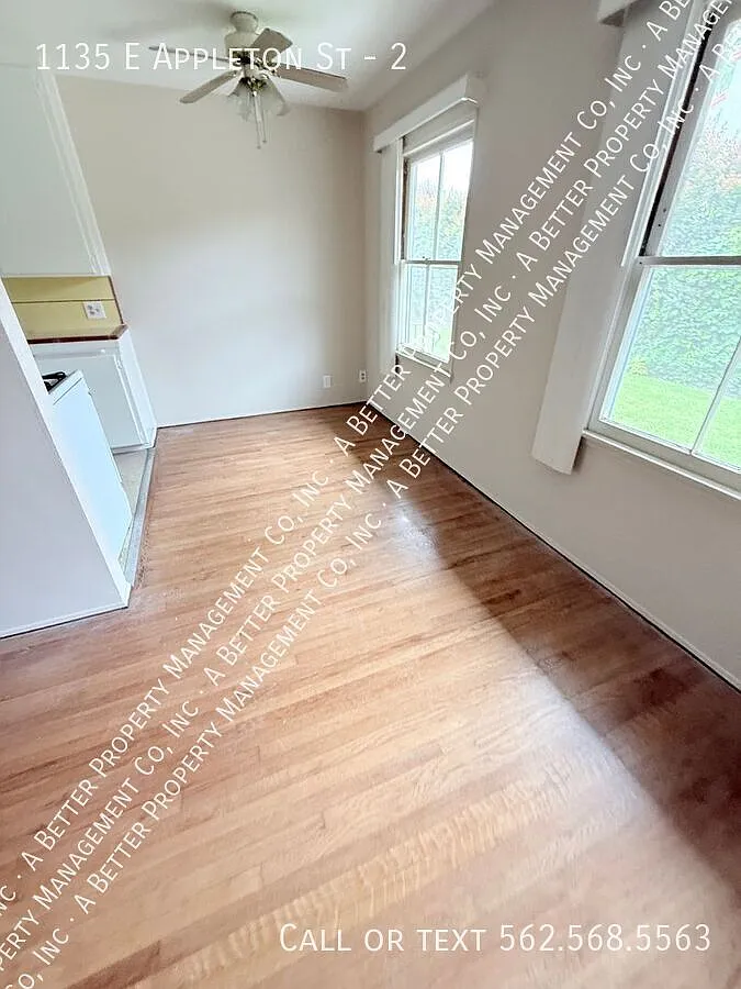 Lower 1 Bed With Hardwood Floors In Classic Alamitos Beach! Onsite Laundry. 1 Week Free Move In S... — Photo 2