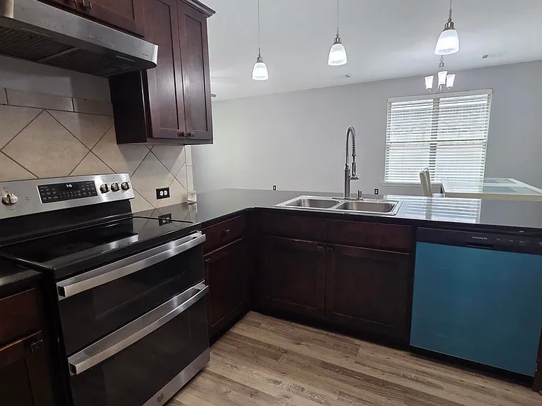 583 Fall River Dr — Photo 4