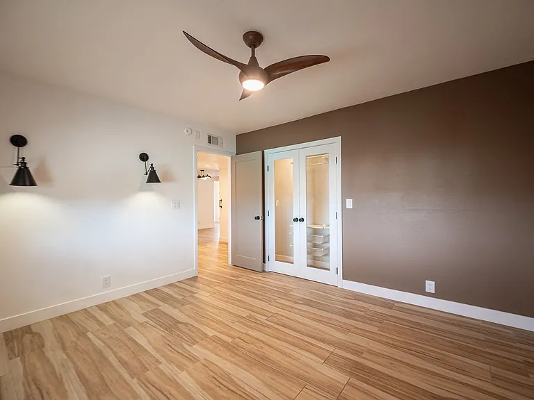 330 E Country Club Dr — Photo 75