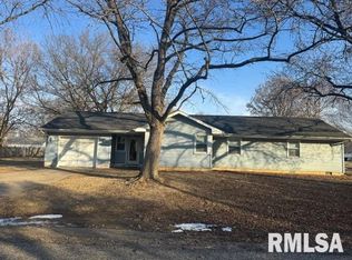 411 E 7th St, Delavan, IL 61734