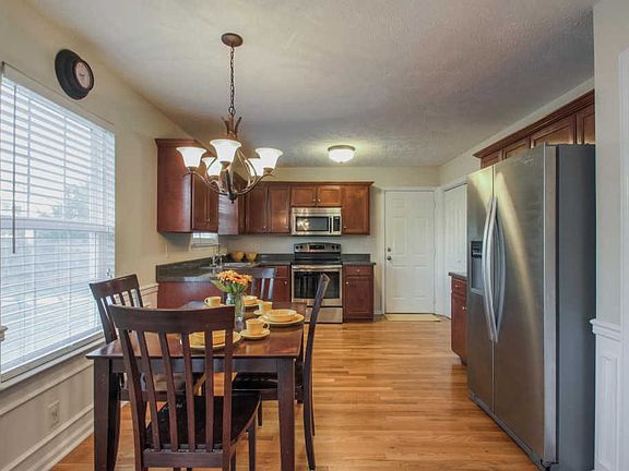 5th image of 2924 Waywood Dr