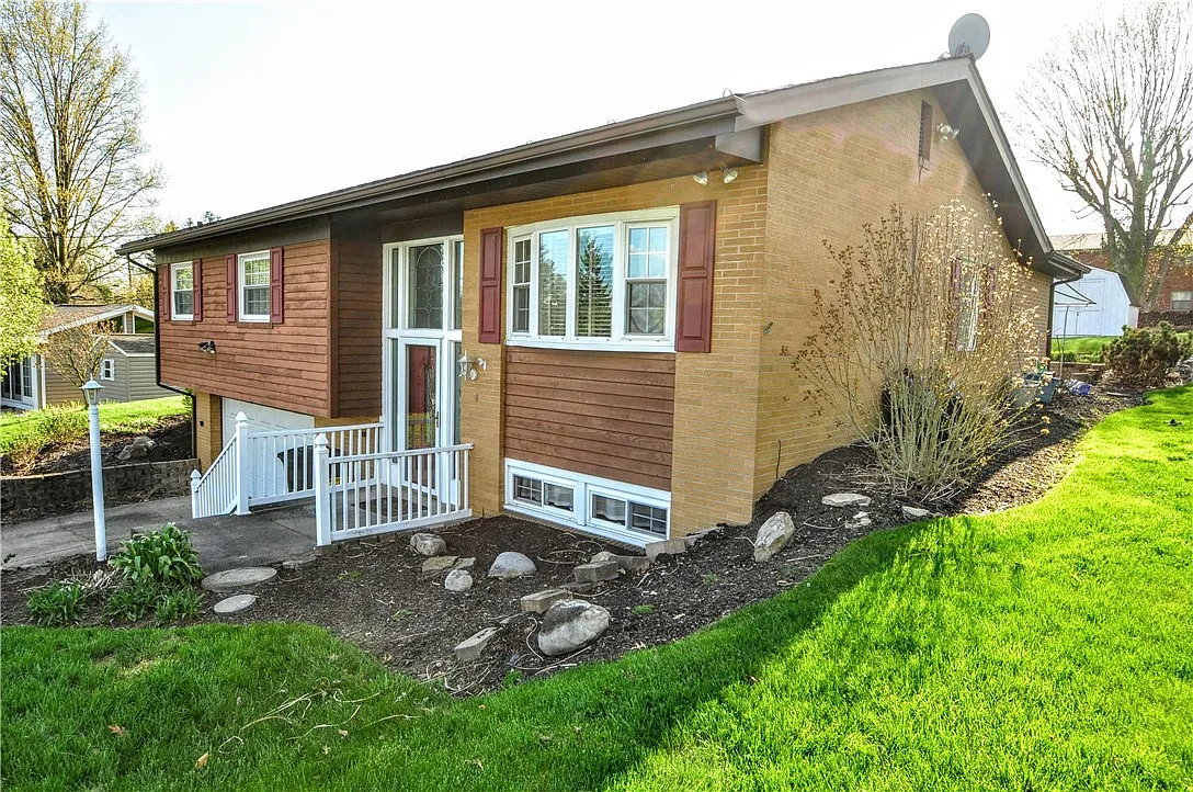658 Longvue Dr photo 1