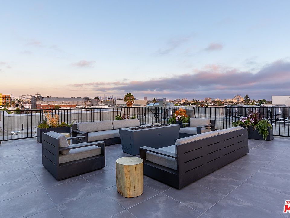 1st image of 900 Wilcox Ave #202
