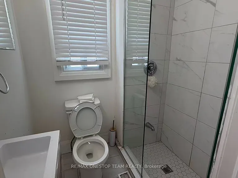 28 Cambrai Ave — Photo 8