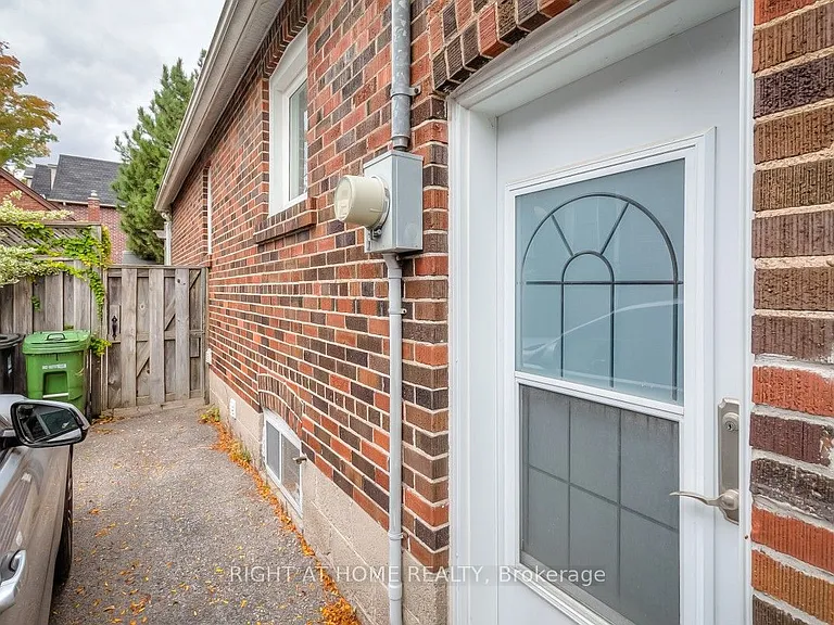 64 Royal York Rd — Photo 4