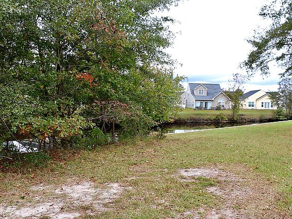 4th image of 105 Pelican Pointe Dr