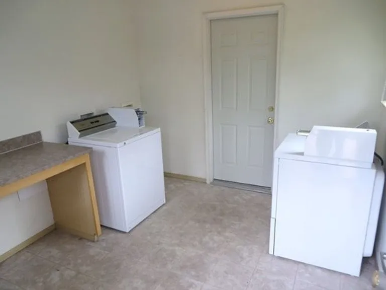Quiet 2-Bed 2-Bath Apartments Close to WOU with Beautiful Landscaping In-Unit Washer/Dryer — Photo 46