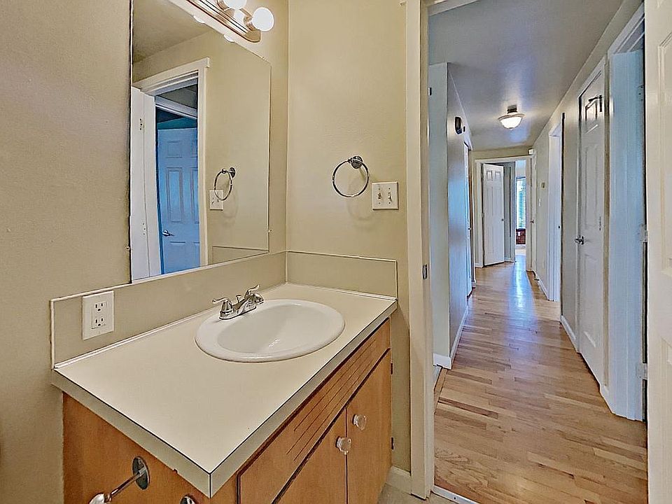 2nd image of 34 1500th St SW