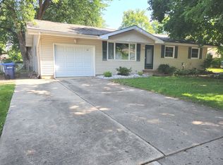 1528 Jobe Ave, St Charles, IL 60174