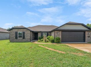 519 Eagle Dr, Gravette, AR 72736
