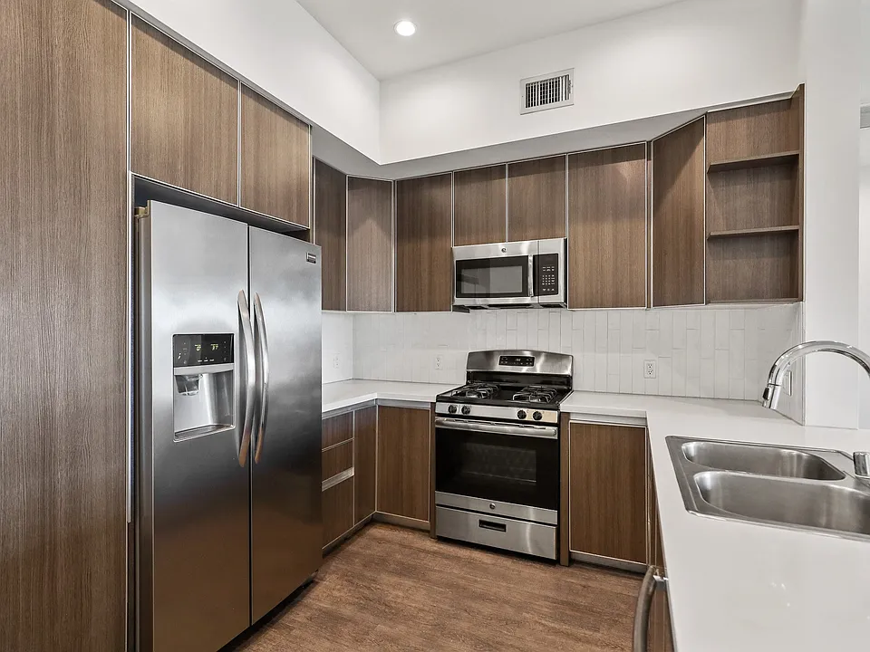 Full-Size Kitchen with Energy-Efficient Appliances