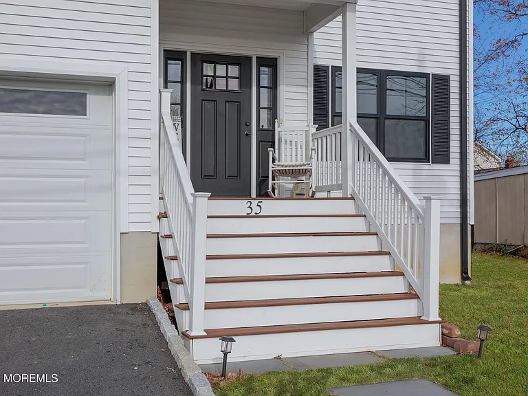35 Alberta Ave — Photo 4