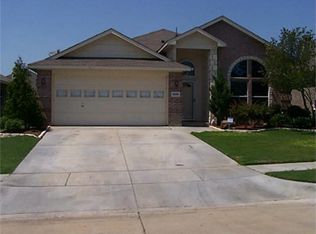 8349 Winter Falls Trl, Hurst, TX 76053