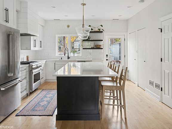 5th image of 2041 W Shakespeare Ave