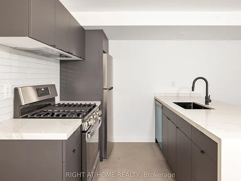 86 Lansdowne Ave #4 — Photo 5