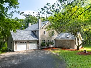8 Pebble Ln, New Milford, CT 06776