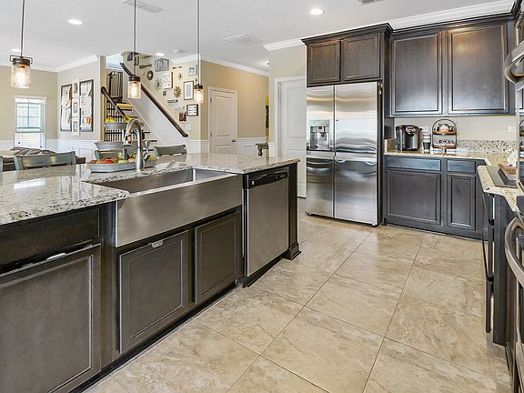 3rd image of 79 Fernbrook Dr