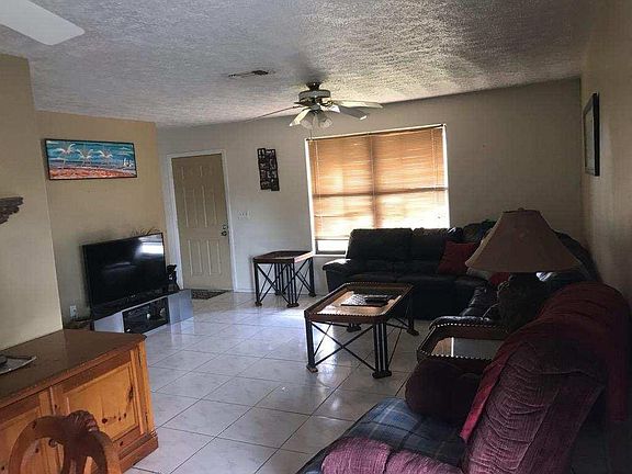 4th image of 1233 SE Petunia Ave