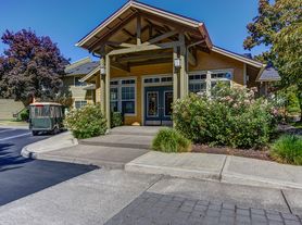 Commons at Hawthorn Village Apartments
