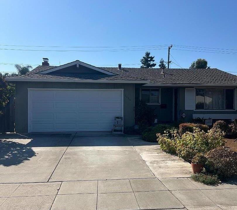1st image of 1594 Hallbrook Dr