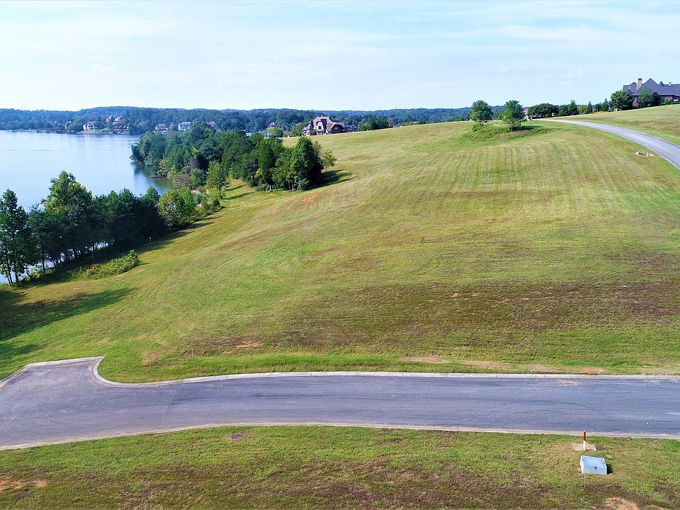 2nd image of 717 Starboard Dr Lot 283