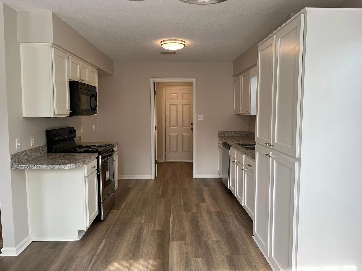 3 bed, 1554 sqft, $1,800 — Photo 2