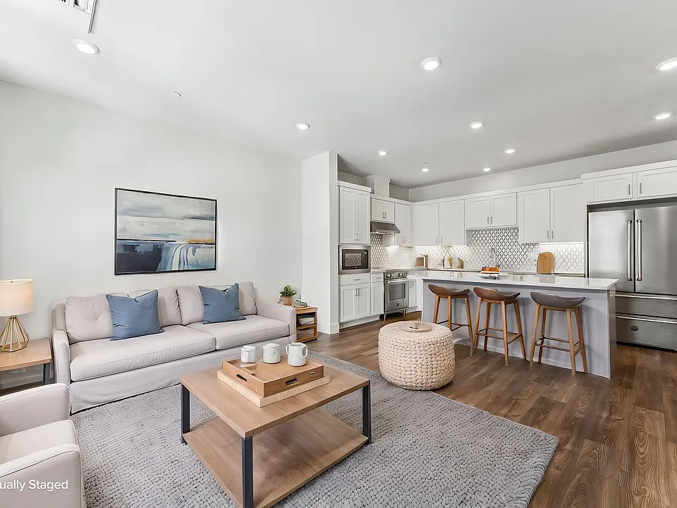 553 Valley Oaks Cir
