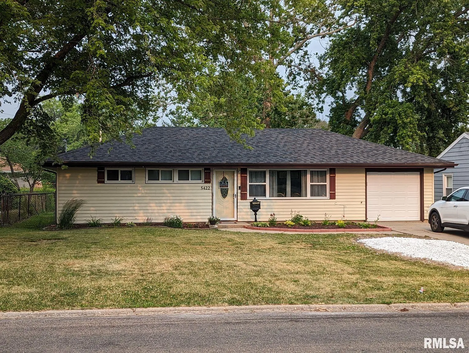 5422 N Hamilton Rd photo 1