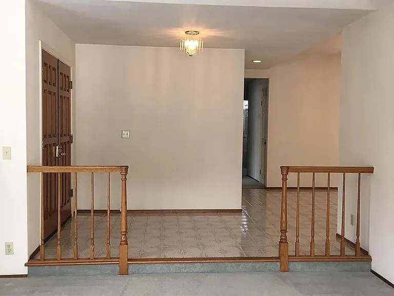 Foyer/Living Room