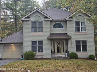 212 Spicebush Dr, East Stroudsburg, PA 18301