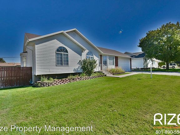 3rd image of 3881 S Glen Hill Dr